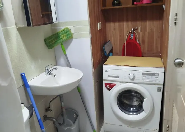 2-br Cozy 200mbpsfiberwifi/netflix/pool/wfh Apartment Manila