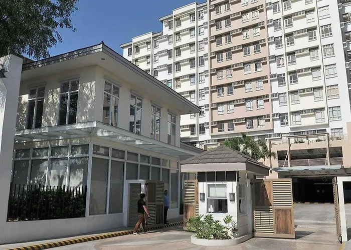 2-br Cozy 200mbpsfiberwifi/netflix/pool/wfh Manila